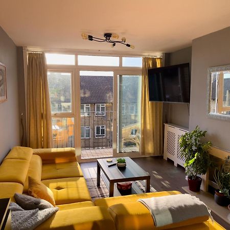 Beautiful 3-Bed Apartment At Swiss Cottage ロンドン エクステリア 写真