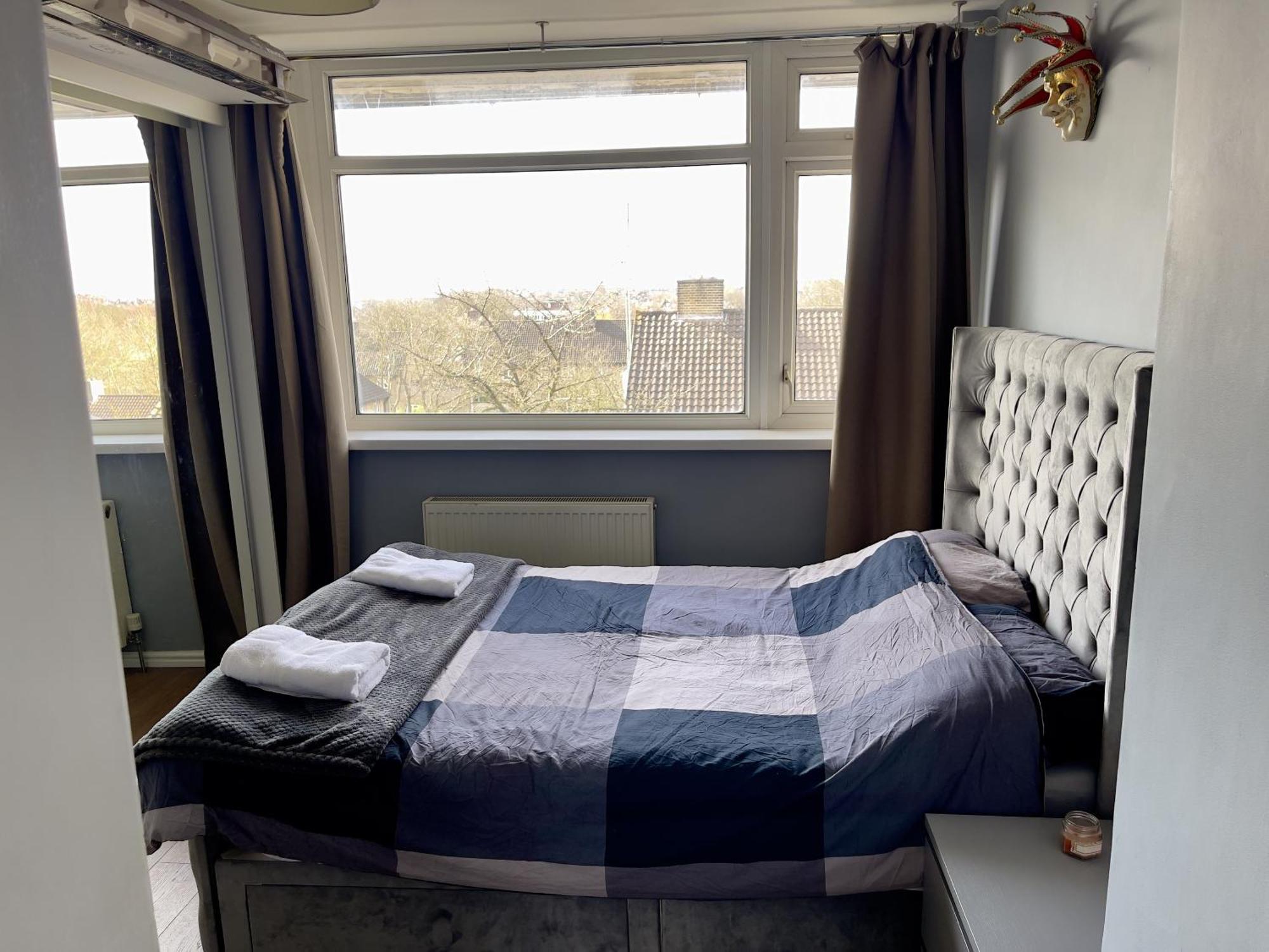 Beautiful 3-Bed Apartment At Swiss Cottage ロンドン エクステリア 写真