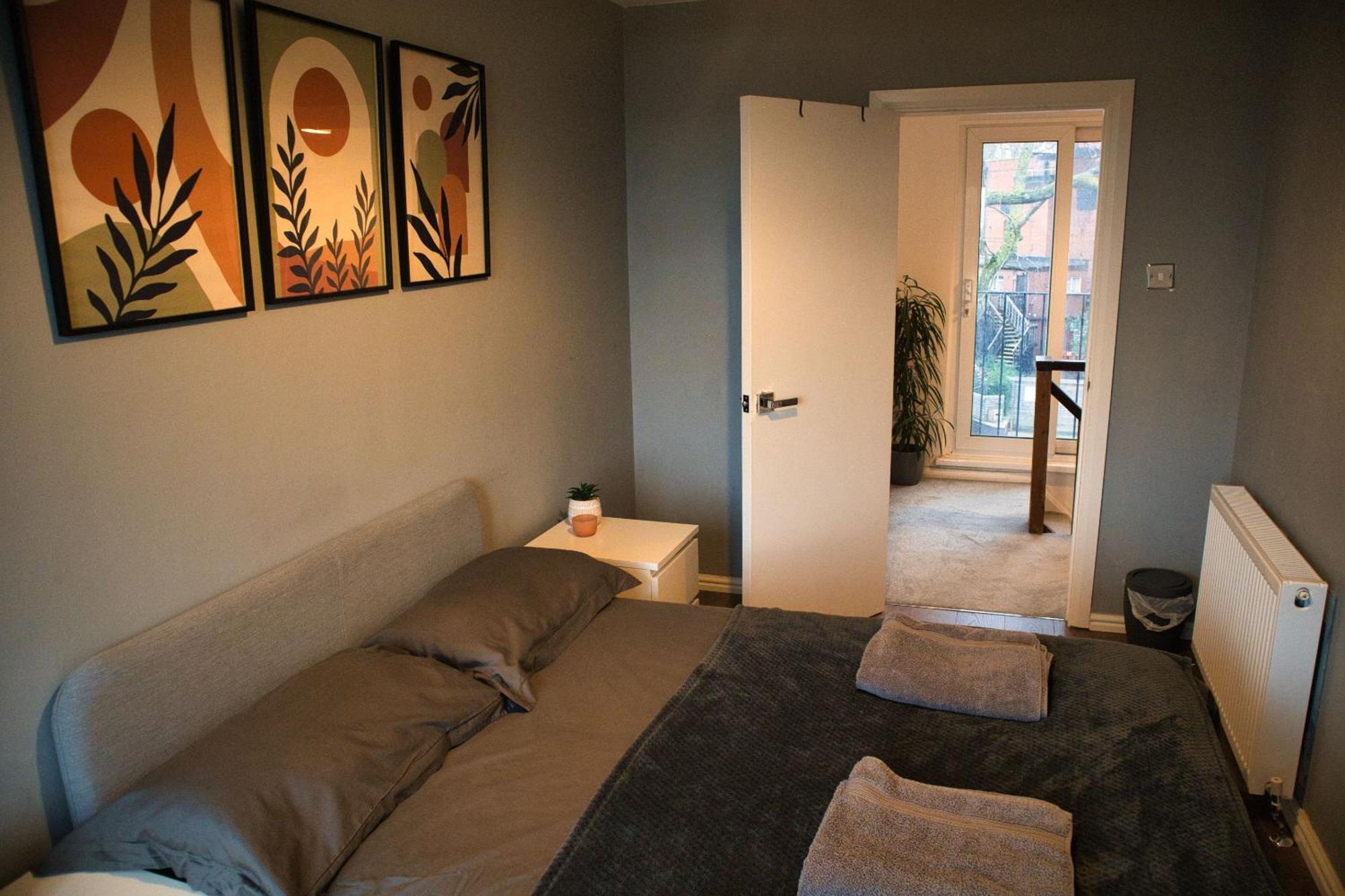 Beautiful 3-Bed Apartment At Swiss Cottage ロンドン エクステリア 写真