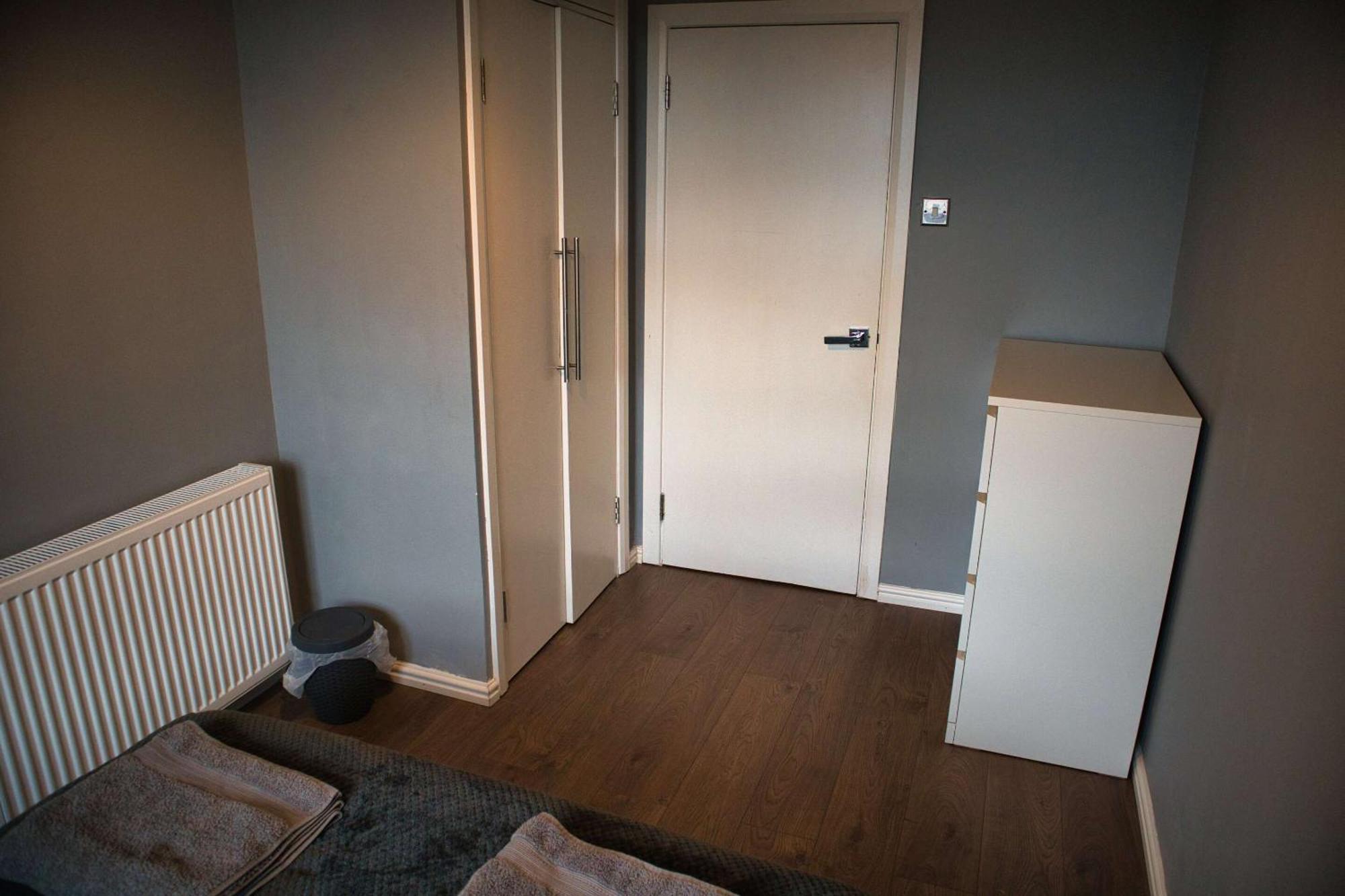 Beautiful 3-Bed Apartment At Swiss Cottage ロンドン エクステリア 写真
