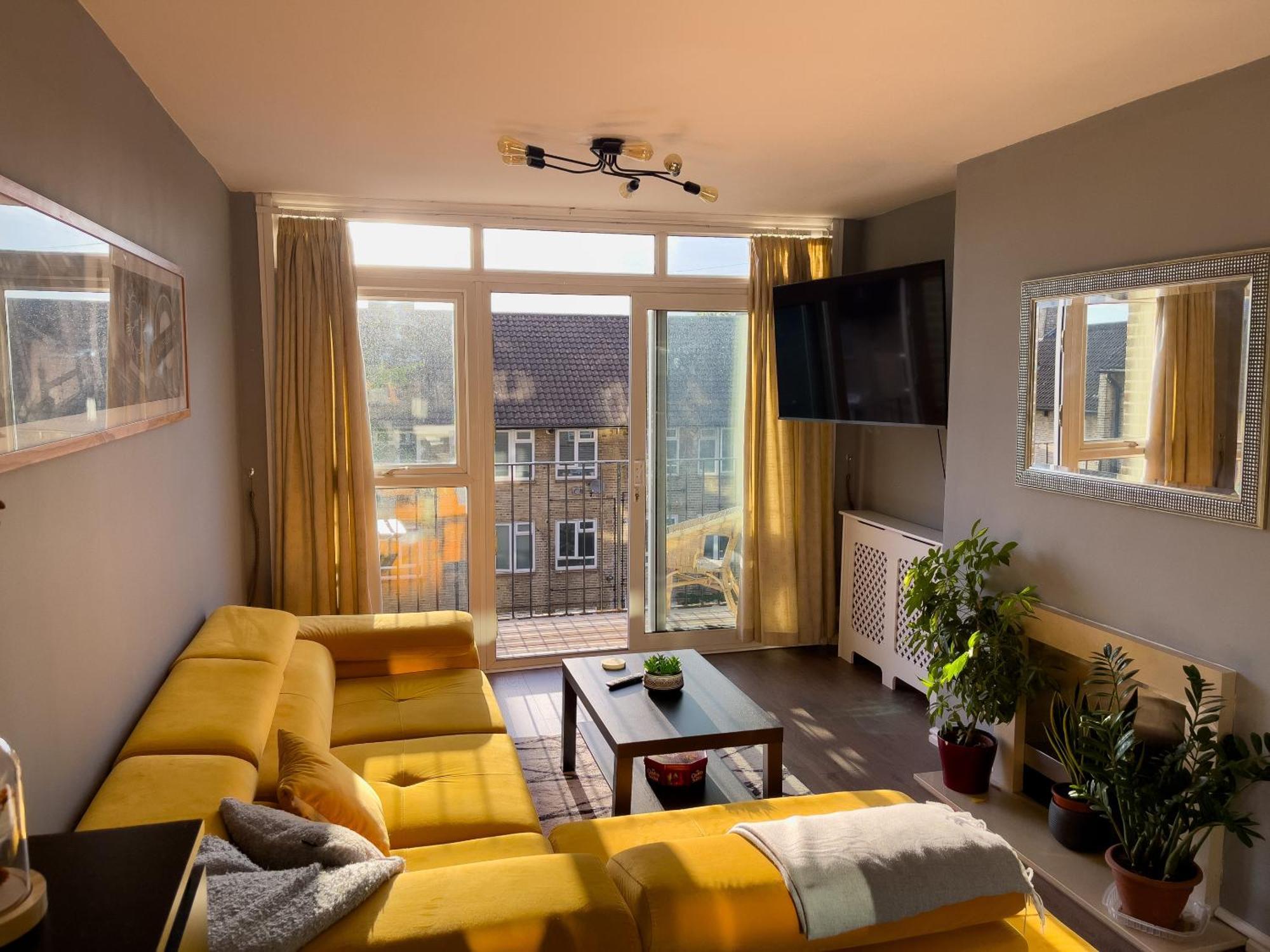 Beautiful 3-Bed Apartment At Swiss Cottage ロンドン エクステリア 写真