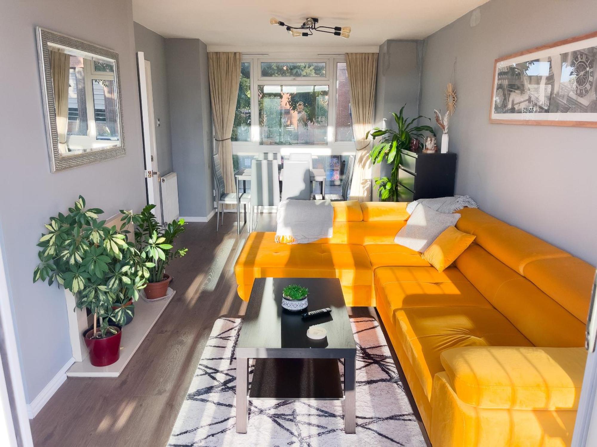 Beautiful 3-Bed Apartment At Swiss Cottage ロンドン エクステリア 写真